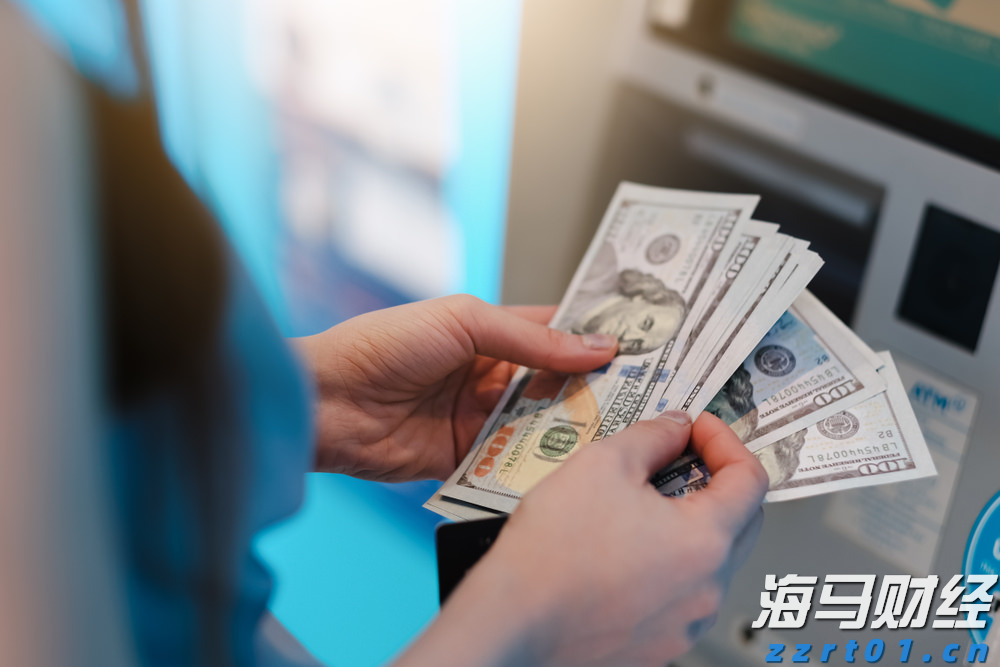 特朗普关税时代 零售行业的两种活法：塔吉特收缩“比价防线” 沃尔玛背负关税抢市