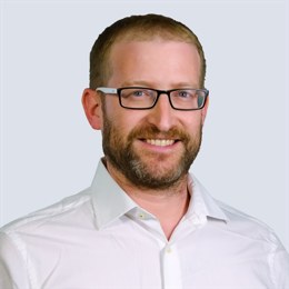 Stellantis(STLA.US)恢复业绩指引 预警下半年将面临12亿欧元关税冲击