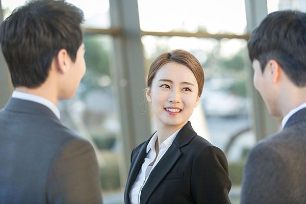 美联储副主席鲍曼表示：支持年内三次降息，可能在9月启动